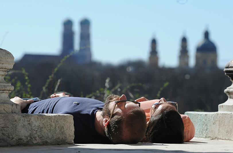 Die Münchner dürfen sich auf frühlingshafte Temperaturen und Sonnenschein pur freuen.