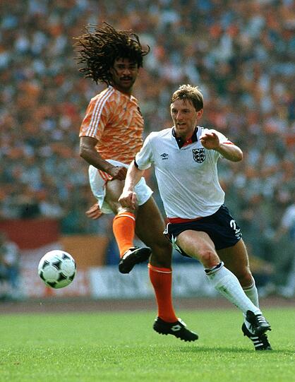 Ruud Gullit: &bdquo;Wirklich geile Dreadlocks &ndash; bis auf den kurzen Pony! Wenn er den lang lässt und sich einen Zopf macht wie Edgar Davids: Das wäre lässig gewesen. Der sah eh so cool aus mit seiner Oakley-Brille. Aber der Gullit ist auch kein so guter Typ mit seinen dicken Bäckchen.&ldquo;