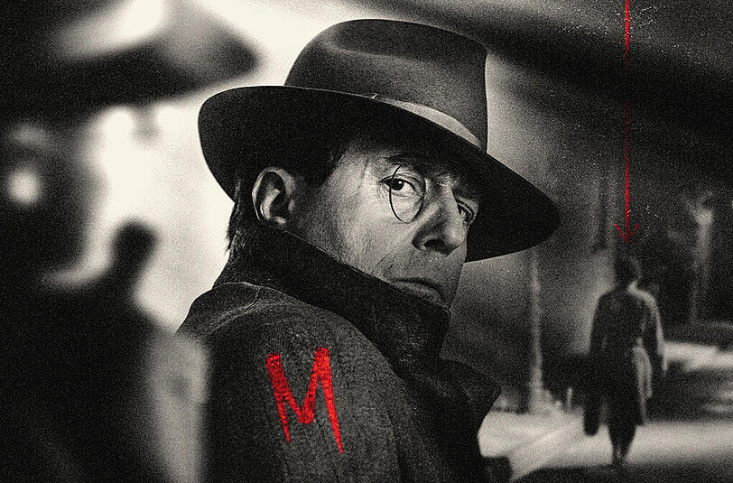 Stilecht mit Monokel: Heino Ferch als Regisseur Fritz Lang.