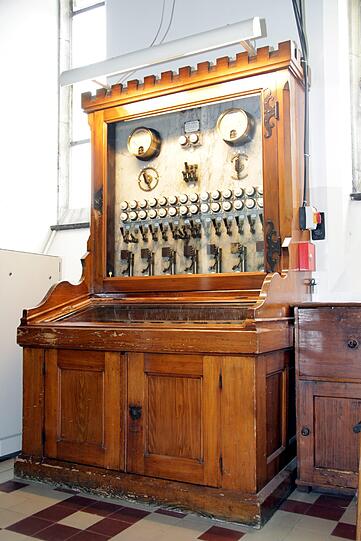 Auch ein Kunstwerk: der historische Sicherungskasten.