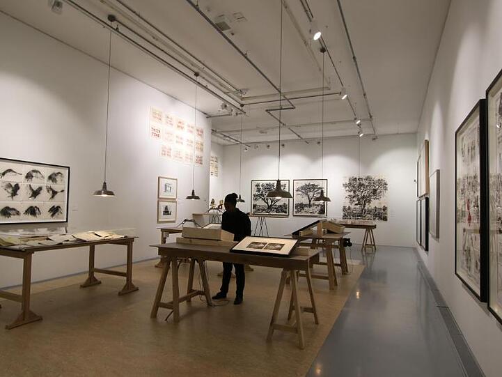 Exponate des Künstlers William Kentridge sind im Zeitz Museum für zeitgenössische Kunst in Afrika (Zeitz MOCAA) ausgestellt.