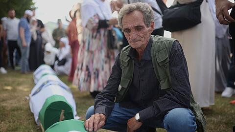 Sieben weitere identifizierte Opfer des Massakers von Srebrenica von 1995 werden am Internationalen Gedenktag beigesetzt.