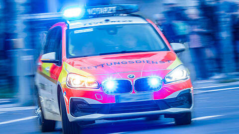 Als der 22-J&auml;hrige auf dem Boden lag, traten die Bauarbeiter auf ihn ein.