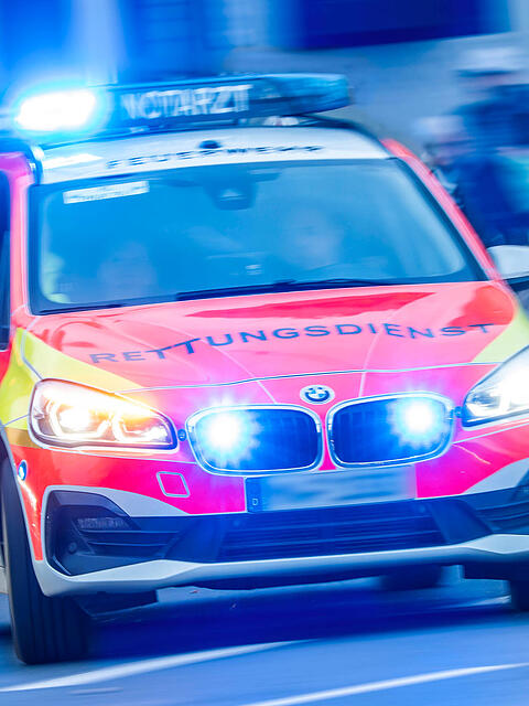 Als der 22-J&auml;hrige auf dem Boden lag, traten die Bauarbeiter auf ihn ein.