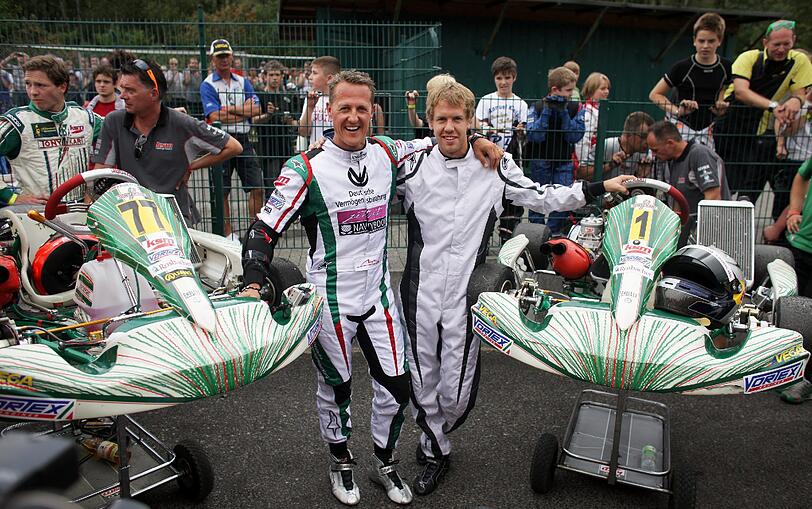 Das Kart-Duell der Formel-1-Weltmeister: Michael Schumacher fuhr seinem Kollegen Sebastian Vettel davon. Spaß hatten alle. Die besten Bilder aus Kerpen...