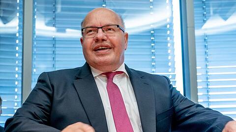 Bundeswirtschaftsminister Peter Altmaier will in der Corona-Krise eine Verlängerung der Überbrückungshilfen für den Mittelstand bis Ende des Jahres.