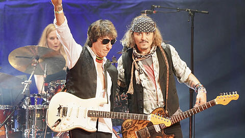 In München waren keine Pressefotografen zugelassen: Hier der britische Gitarrist Jeff Beck (links) mit Johnny Depp bei einem gemeinsamen Auftritt in der Royal Albert Hall in London.