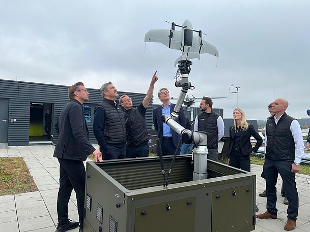 CSU-Chef Markus Söder besucht das Drohnen-Start-up Quantum Systems in Gilching.