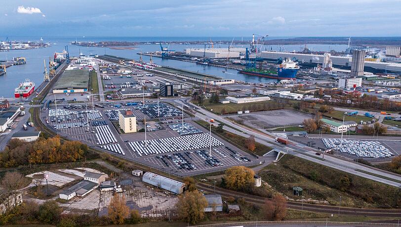 &Uuml;ber den Rostocker Hafen soll Wasserstoff in Form von Ammoniak nach Deutschland gelangen. (Archivbild)