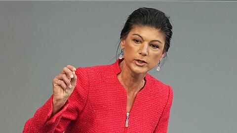 BSW-Gründerin Sahra Wagenknecht sieht "Doppelmoral" bei Merz. (Archivbild)