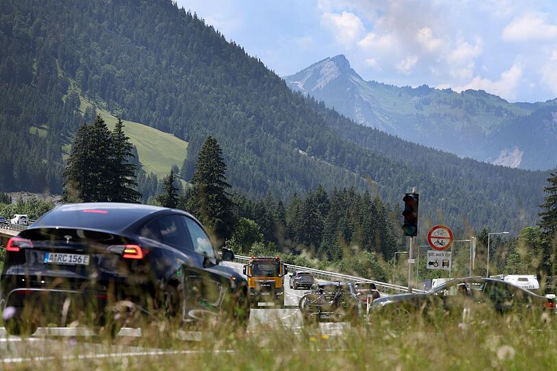 Auch der Fernpass ist eine vielbefahrene Ferien-Route. Auch der Fernpass ist eine vielbefahrene Ferien-Route.