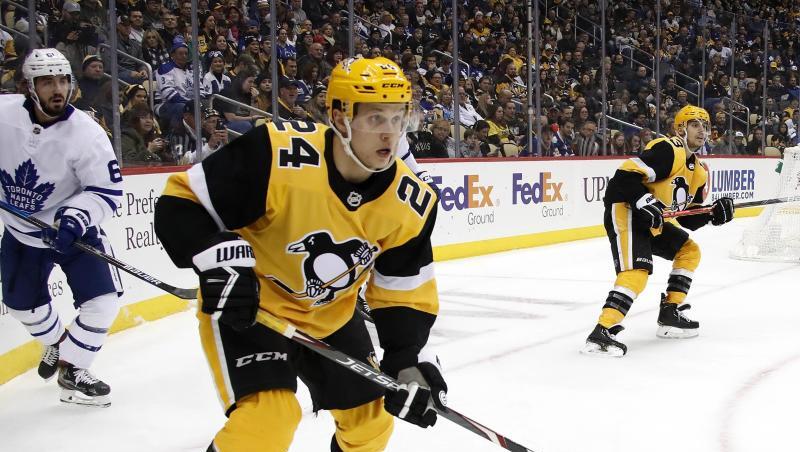 Dominik Kahun (M.) traf doppelt für die Penguins. Dominik Kahun (M.) traf doppelt für die Penguins.
