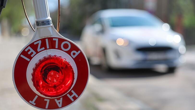 Gleich mehrere Raser stellt die Polizei bei einer Kontrollaktion am Samstag. (Symbolbild)