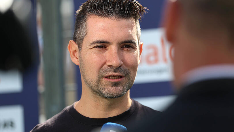 Ein ehemaliger Roter als Trainer der Blauen? "Ich kann zu meiner Verteidigung sagen, dass ich damals gar keine andere Wahl hatte, als beim FC Bayern zu spielen", sagt Alper Kayabunar im AZ-Interview.