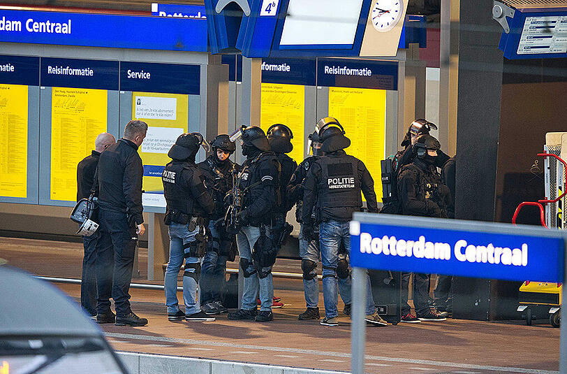Polizeieinsatz in Rotterdam: In einem Thalys-Zug hat sich ein Mann in einem WC eingeschlossen.