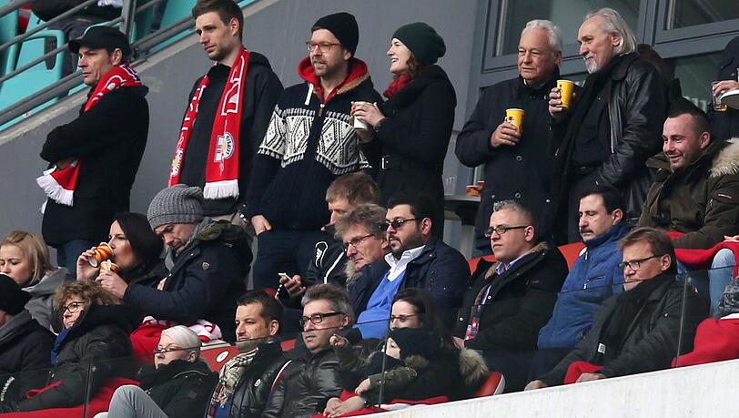 Sah das 1:2 des TSV 1860 bei RB Leipzig von der Tribüne der Red Bull Arena: Geldgeber Hasan Ismaik. Sah das 1:2 des TSV 1860 bei RB Leipzig von der Tribüne der Red Bull Arena: Geldgeber Hasan Ismaik.