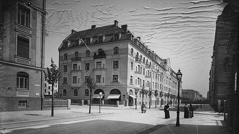 So sah das Haus in der Agnesstraße 1913 aus, mit Fassadenschmuck und Laden.