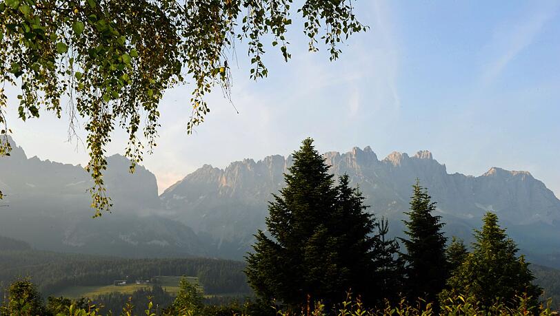 Der Wilde Kaiser. Der aktuelle Standort des Bauernhauses. Der Wilde Kaiser. Der aktuelle Standort des Bauernhauses.