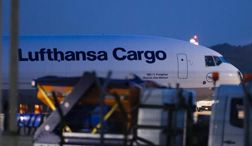 Am Dienstagabend ist eine Sondermaschine mit 44 Opfern der Germanwings-Katastrophe in Düsseldorf gelandet.