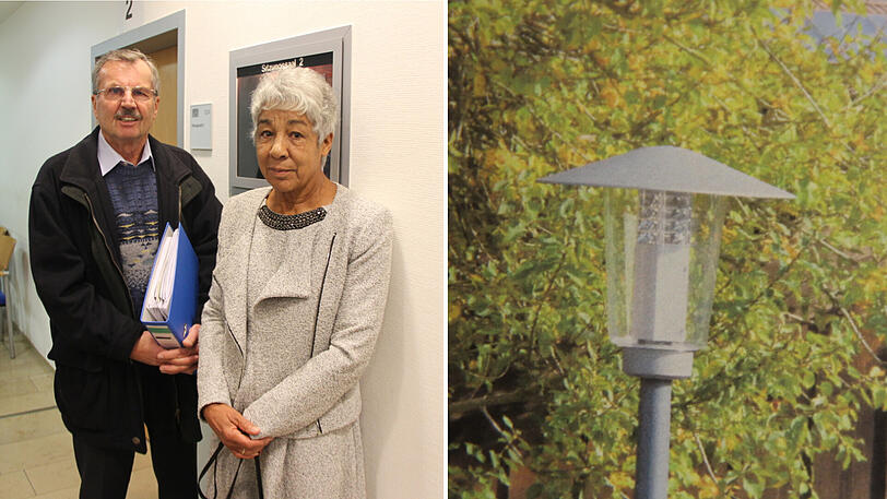 Sieg vor Gericht: Robert und Elvira R. im Verwaltungsgericht. Rechts der Streitgegenstand: die Laterne in Feldkirchen.
