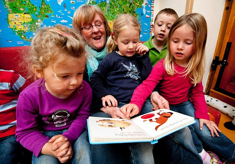 Tränen trocknen, Geschichten erzählen, Streit schlichten: Der Job eines Erziehers ist vielseitig und erfordert viel Gespür für den zu betreuenden Nachwuchs.