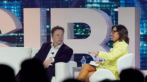 Elon Musk wurde Mitte April auf einer Branchenkonferenz von Linda Yaccarino interviewt. Sie wird die neue Chefin bei Twitter.