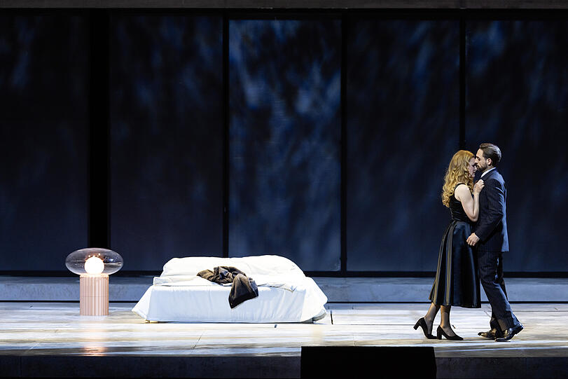 Vera-Lotte Boecker (Donna Anna) und Giovanni Sala (Don Ottavio) im ersten Akt.