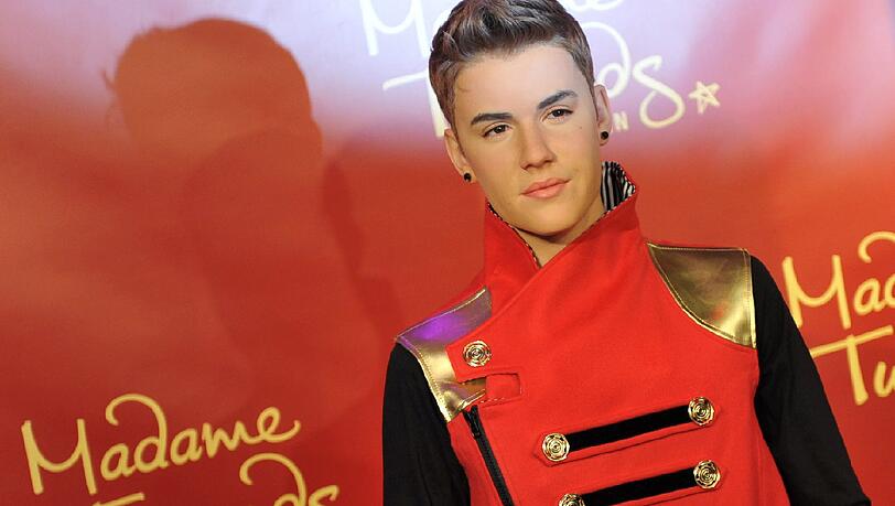Zeit wurde es: Der US-Sänger Justin Bieber ist immerhin mit seinen erst 18 Jahren so erfolgreich wie mancher Alt-Musiker. Jetzt hat er seine wachsige Ehrung bei Madame Tussauds in Berlin erhalten - sehen Sie hier die Bilder... Zeit wurde es: Der US-Sänger Justin Bieber ist immerhin mit seinen erst 18 Jahren so erfolgreich wie mancher Alt-Musiker. Jetzt hat er seine wachsige Ehrung bei Madame Tussauds in Berlin erhalten - sehen Sie hier die Bilder...