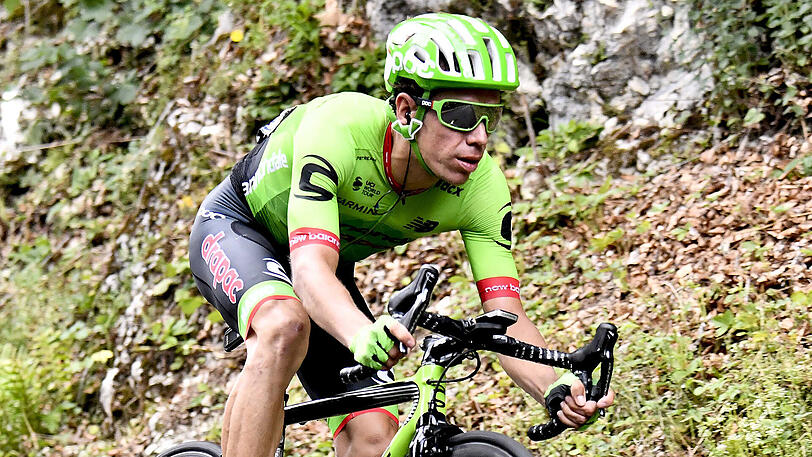 Den Sieg nach 181,5 Kilometern von Nantua nach Chambéry holte sich der Kolumbianer Rigoberto Uran im Foto-Finish vor dem Franzosen Warren Barguil vom deutschen Sunweb-Team.
