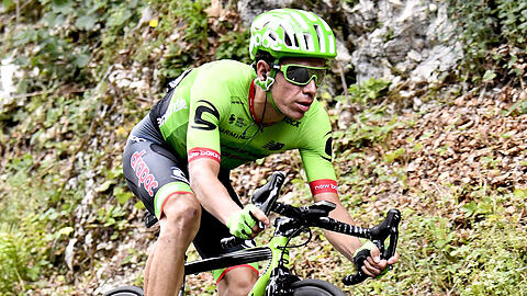 Den Sieg nach 181,5 Kilometern von Nantua nach Chambéry holte sich der Kolumbianer Rigoberto Uran im Foto-Finish vor dem Franzosen Warren Barguil vom deutschen Sunweb-Team.
