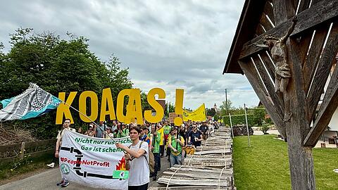 In Reichling demonstrierten Hunderte gegen geplante Gasbohrungen.