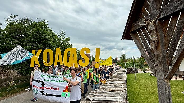 In Reichling demonstrierten Hunderte gegen geplante Gasbohrungen.