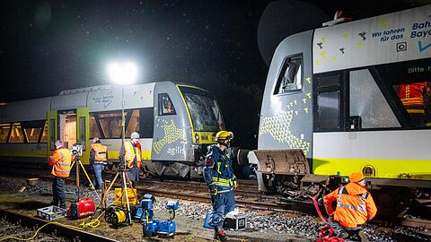 Zahlreiche Einsatzkr&auml;fte waren vor Ort.