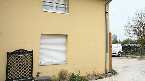 Polizeibeamte haben in einem Lieferwagen einen neunj&auml;hrigen Jungen entdeckt, der dort &uuml;ber ein Jahr gefangen gehalten worden sein soll.