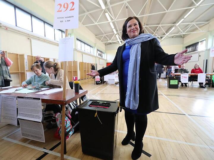 Mary Lou McDonald, Vorsitzende der Sinn Fein: Ihre Partei ist als einzige in beiden Teilen der irischen Insel vertreten.