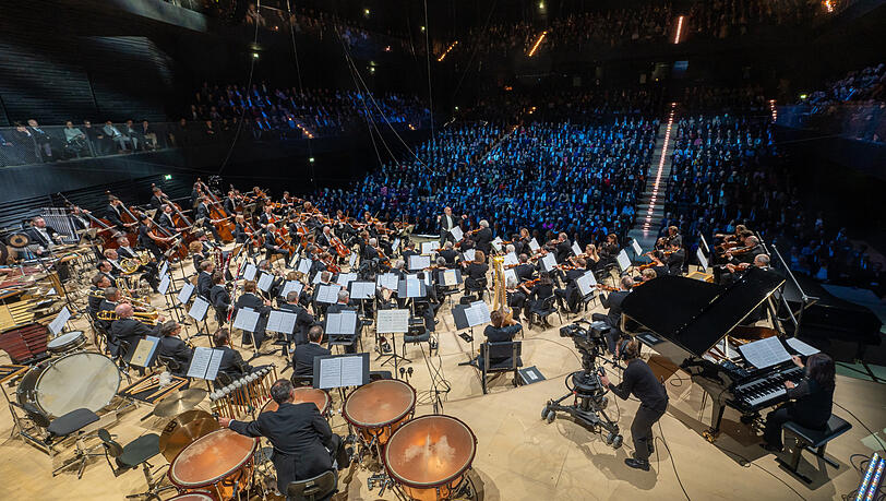 Erinnern Sie sich noch? So sieht ein voller Saal aus: Die Isarphilharmonie bei der Eröffnung im Oktober durch die Münchner Philharmoniker unter Valery Gergiev - bei vollem Saal und ohne Maskenpflicht.