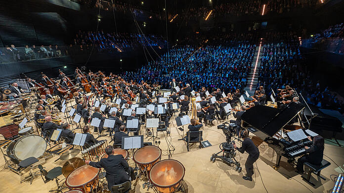 Erinnern Sie sich noch? So sieht ein voller Saal aus: Die Isarphilharmonie bei der Eröffnung im Oktober durch die Münchner Philharmoniker unter Valery Gergiev - bei vollem Saal und ohne Maskenpflicht.