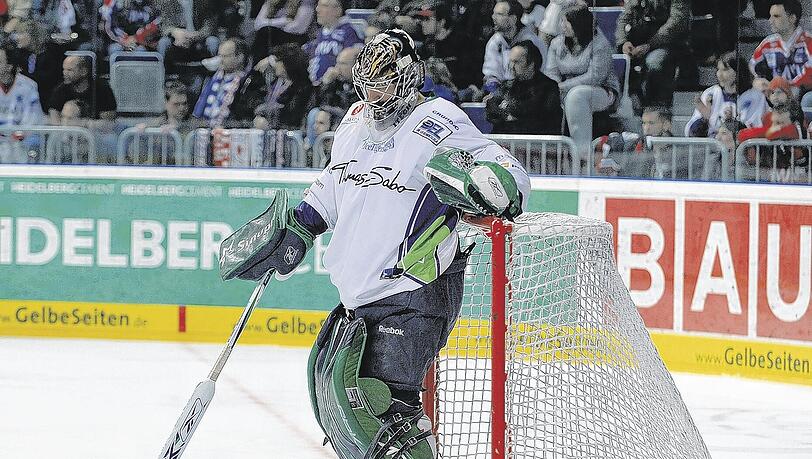 Ein Tiger schiebt Frust: An Klasse-Keeper Frederic Cassivi lag es nicht, dass die Nürnberger Einshockey-Profis bereits im Playoff-Viertelfinale Endstation war - ganz im Gegenteil. Ein Tiger schiebt Frust: An Klasse-Keeper Frederic Cassivi lag es nicht, dass die Nürnberger Einshockey-Profis bereits im Playoff-Viertelfinale Endstation war - ganz im Gegenteil.