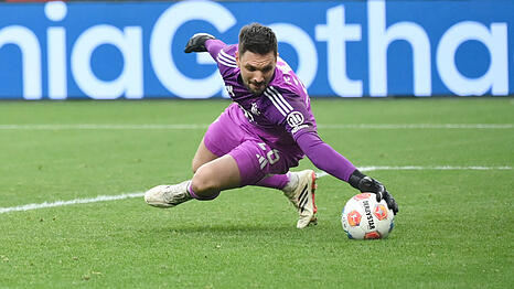 Gegen Leverkusen erstmals seit eineinhalb Jahren wieder im Bayern-Tor, und direkt verletzt: Sven Ulreich.