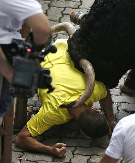 Stierhatz brutal: Aktuelle Bilder aus Pamplona.