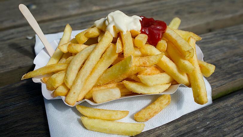 W - Wild: Parallel zum Vegetarier- und Vegan-Trend scheinen Fleischesser eine neue Lust auf Vielfalt zu haben - selbst Burger-Bars haben nun öfter Rothirsch statt Rind im Hack. Und dazu gibt es oft lieber statt normaler Pommes mit Ketchup Süßkartoffelpommes mit Trüffelmayonnaise.