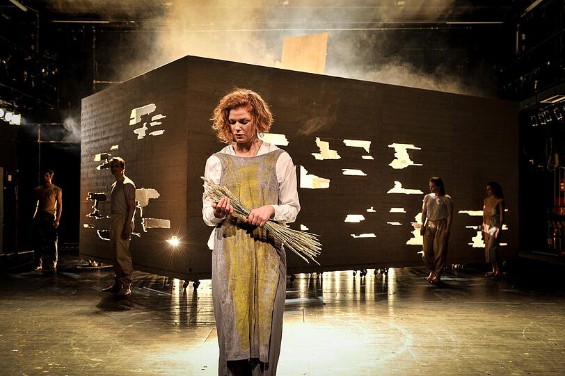 Magdalena Wiedenhofer in "Indika".