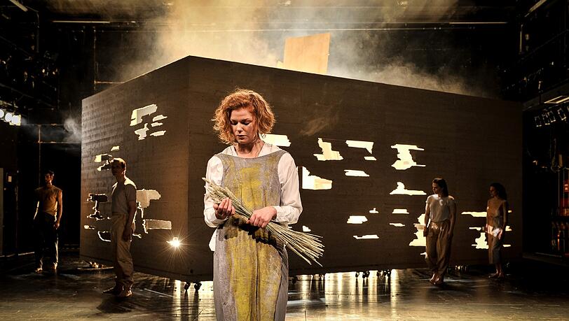 Magdalena Wiedenhofer in "Indika". Magdalena Wiedenhofer in "Indika".