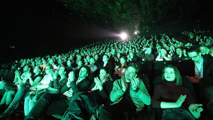 Die erste Etappe des Landshuter Kurzfilmfestivals ist genommen: Die Eröffnung im Kinopolis begeistert die Zuschauer.