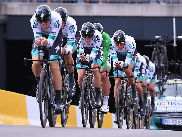 Die Mannschaft von Bora-hansgrohe fährt im zehnten Jahr ihres Bestehens große Erfolge ein.