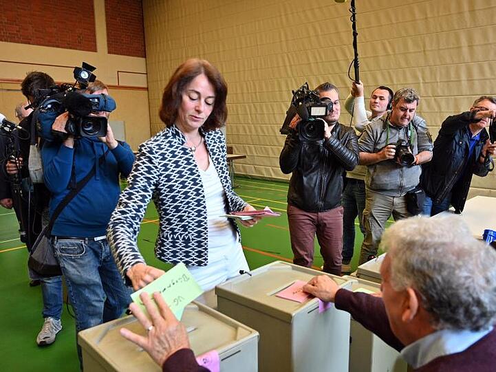 Katarina Barley, SPD-Spitzenkandidatin für die Europawahl, gibt im rheinland-pfälzischen Schweich ihre Stimme ab.