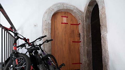 Im Haus einer Familie in Orange machen Fahnder einen Horrorfund.