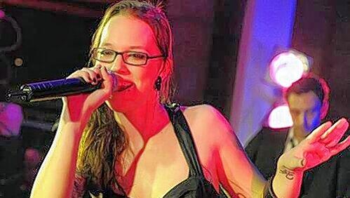 Sie kommt zum Isarinselfest: Die Sängerin Stefanie Heinzmann. Sie kommt zum Isarinselfest: Die Sängerin Stefanie Heinzmann.