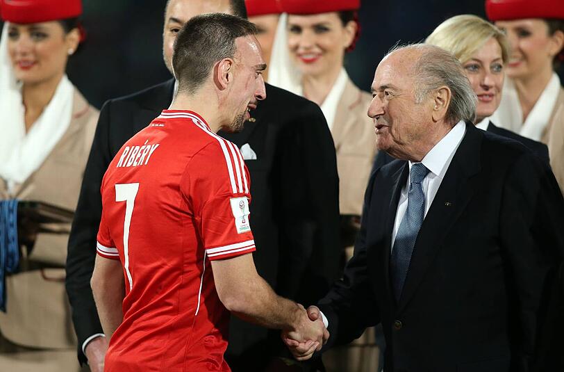 Franck Ribéry wurde nach der Partie zum Spieler des Turniers gewählt, bekam einen Toyota - und schüttelte unter anderem Fifa-Präsident Sepp Blatter die Hand.