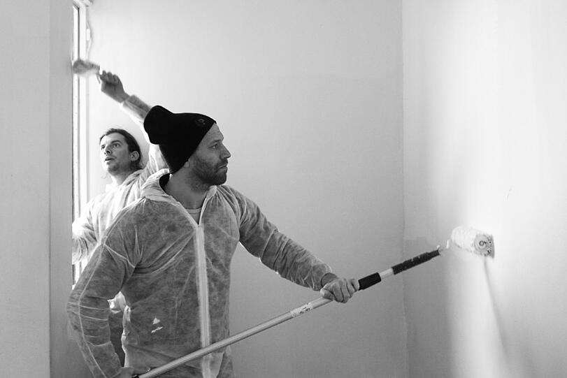 Die Stadt will das Haus in der Müllerstraße 6 abreißen und neu bauen. Die pfiffigen Aktionisten von Gold Grund haben jetzt in einer Guerilla-Aktion eine Wohnung in dem Haus renoviert. Die Bilder.